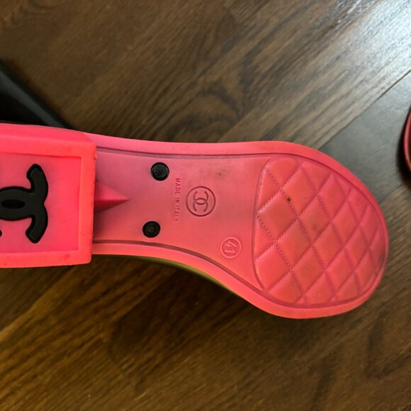 Chanel Cap Toe Black/Pink Rainboots - Picture 7 of 10